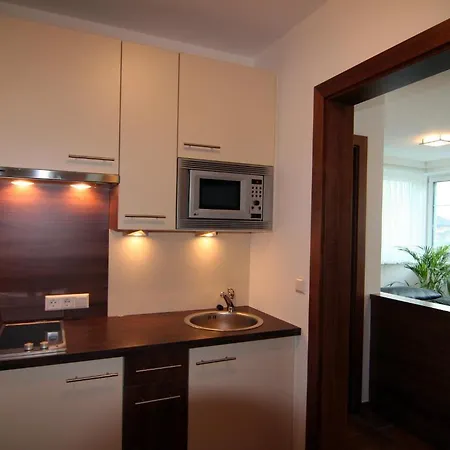 Schloss-weissenstein-strasse * Матрай-ин-Осттироль