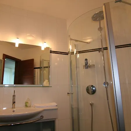 Apartment Schloß-weißenstein-straße