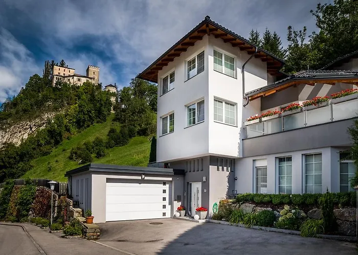 Schloss-weissenstein-strasse